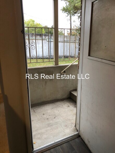 Building Photo - 8668 S 1500 E