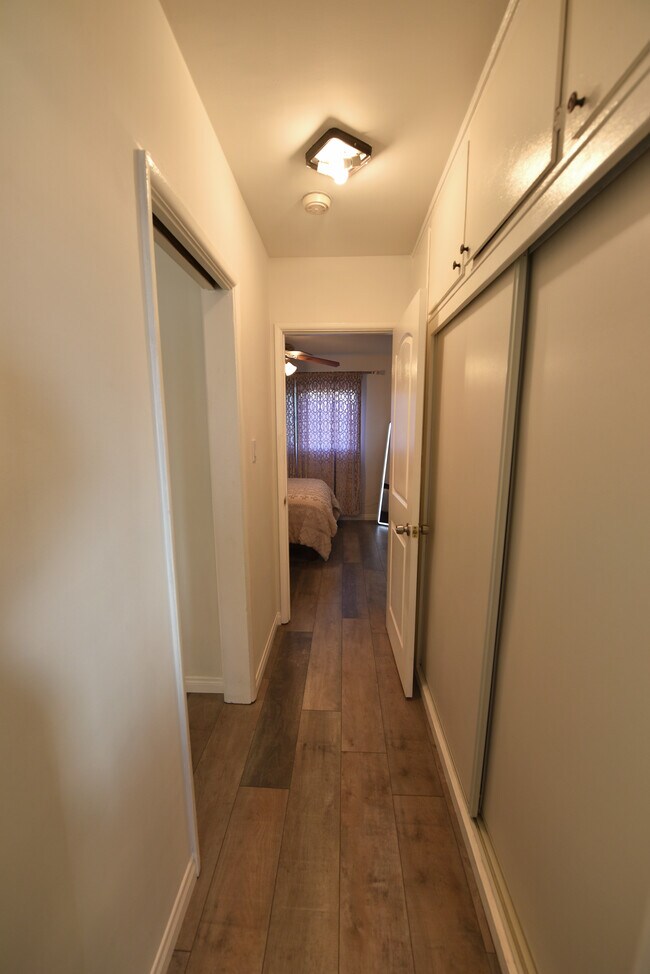 Building Photo - 723 S Louise St