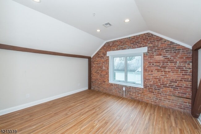 Building Photo - 124 Main St