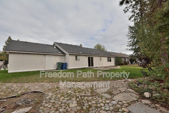 Building Photo - 500 E Sand Wedge Dr