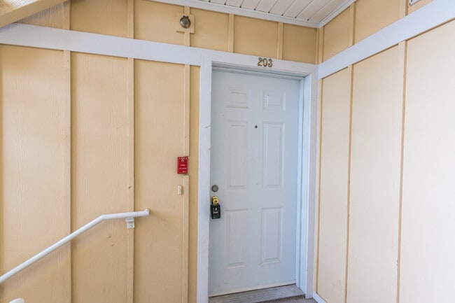 Building Photo - Two Bedroom Condo in Summerwind *$200 off ...