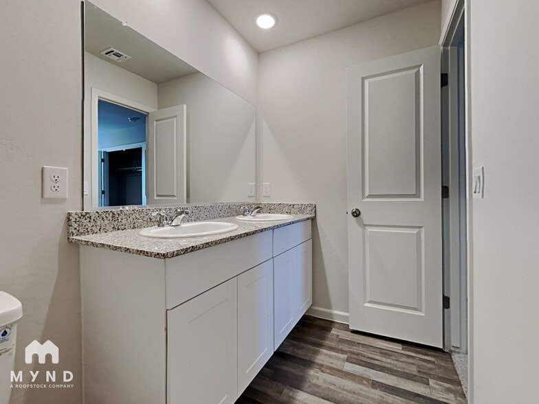 Building Photo - 9346 W Raven Dr