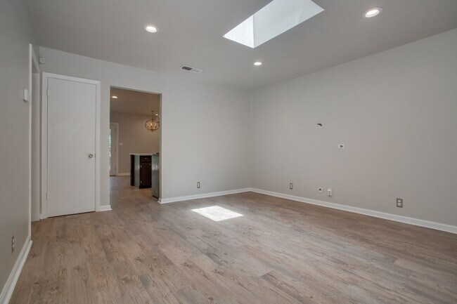 Building Photo - 2300 Trailside Dr