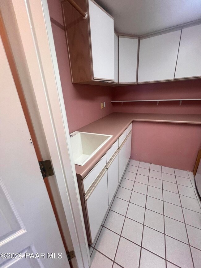 Building Photo - 3160 Rainbow Ridge Dr