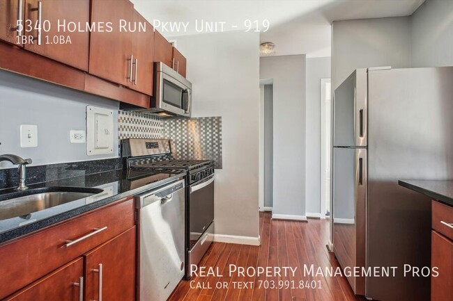 Building Photo - Stylish, Updated Condo Near Metro — All Ut...