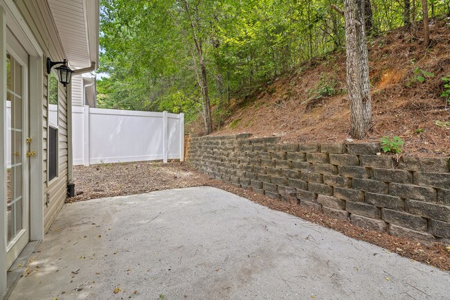 Building Photo - Newly renovated 3-bedroom, 2-bathroom town...