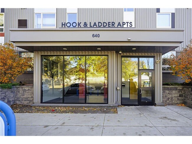 Building Photo - 2318 Jefferson St NE