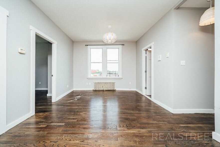 Building Photo - Large 2 Bedroom Apt in Bushwick!