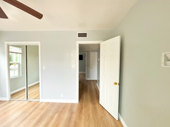 Bedroom - 10506 Haas Ave