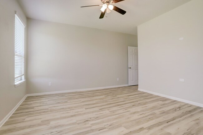 Building Photo - 1011 Larkfield Dr