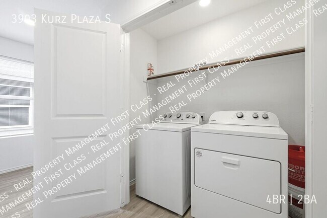 Building Photo - 3903 Kurz Plz S