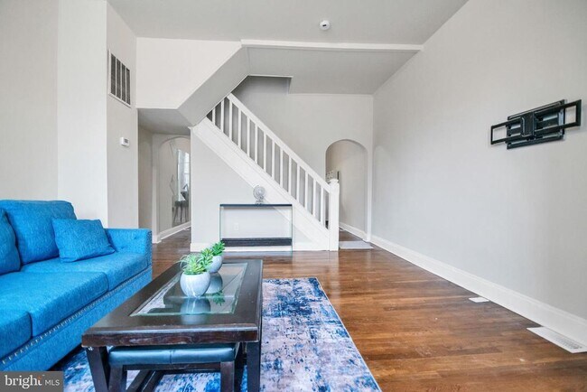 Building Photo - 2214 Wilkens Ave