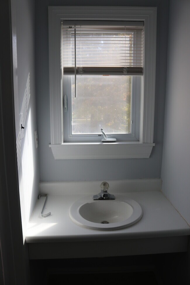 Building Photo - 17 Saxonney Cir