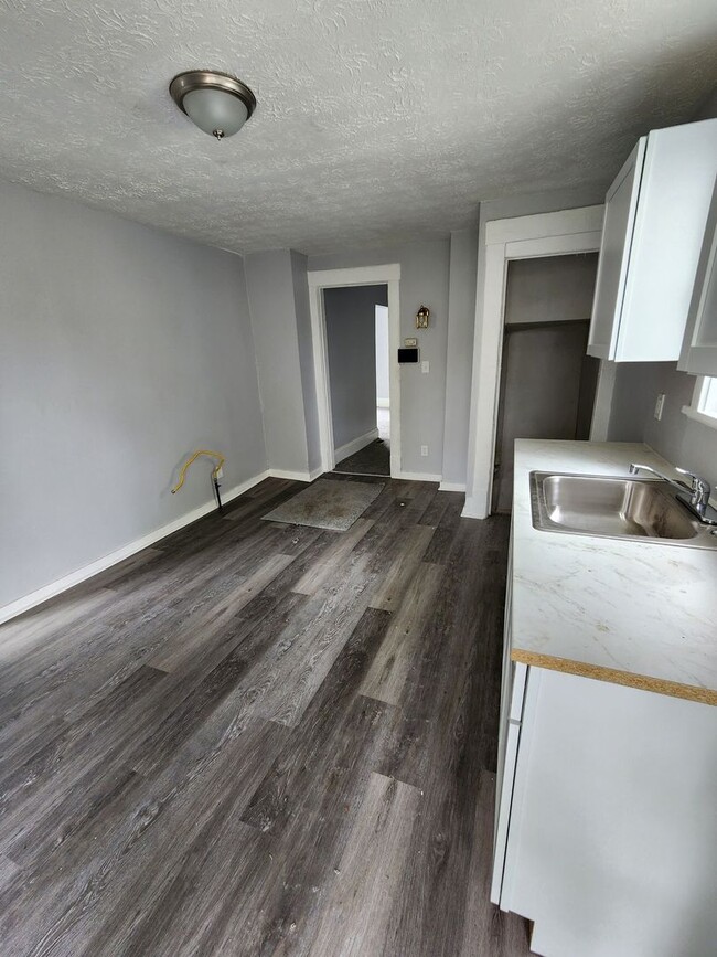 Building Photo - Large 3 Bedroom Home For Rent on Kimberly