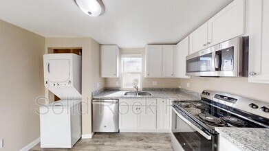 Building Photo - 2405 E St Vrain St