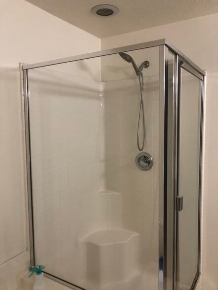 Master full shower . - 6395 Delgado Ln