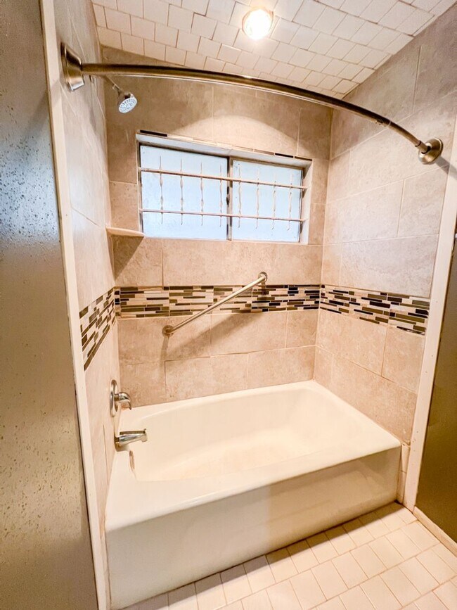 Building Photo - 11103 Whisper Hollow