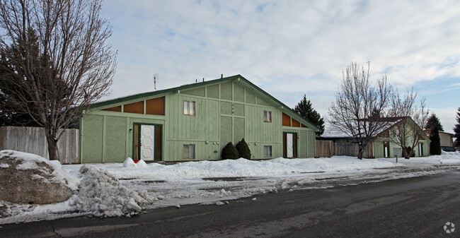Primary Photo - Golden Gate Apartments