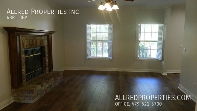 Building Photo - Spacious 4 Bed, 2.5 Bath Home in Prime Fayetteville Location With Lawn Care Included!