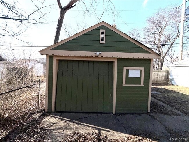 Building Photo - 9899 Balfour Rd