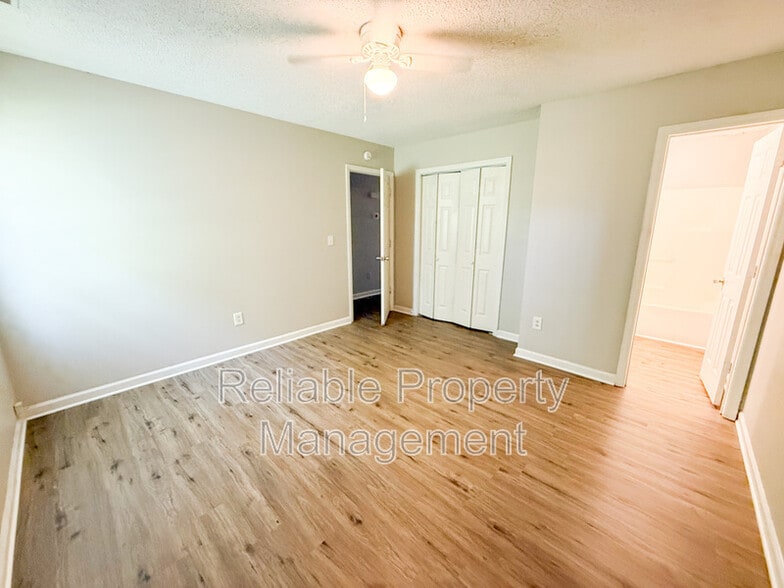 Building Photo - 206 E Watson St