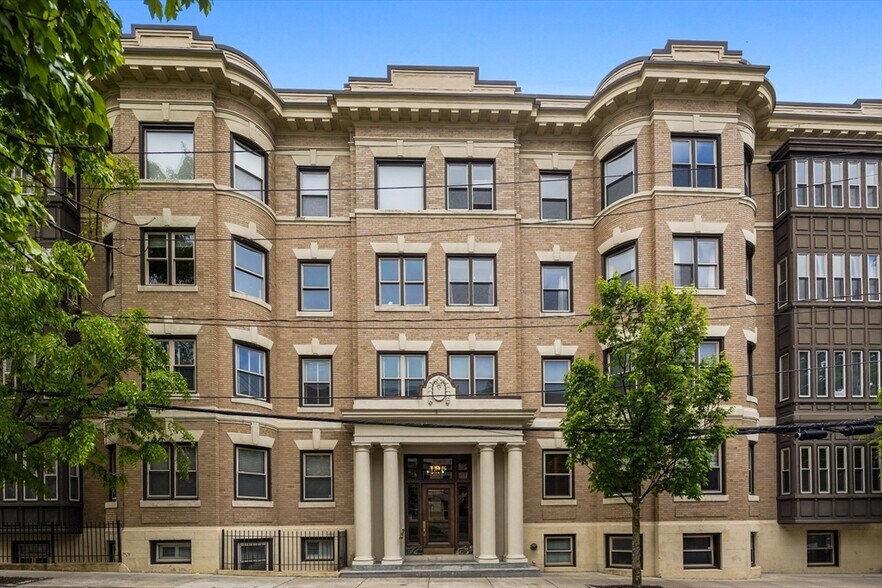 Building Photo - 194 Saint Paul St