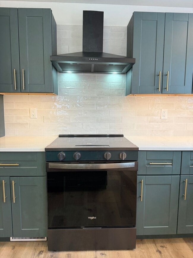 Building Photo - All new 3 bed / 2 bath home in wonderful West Salem neighborhood with garage!