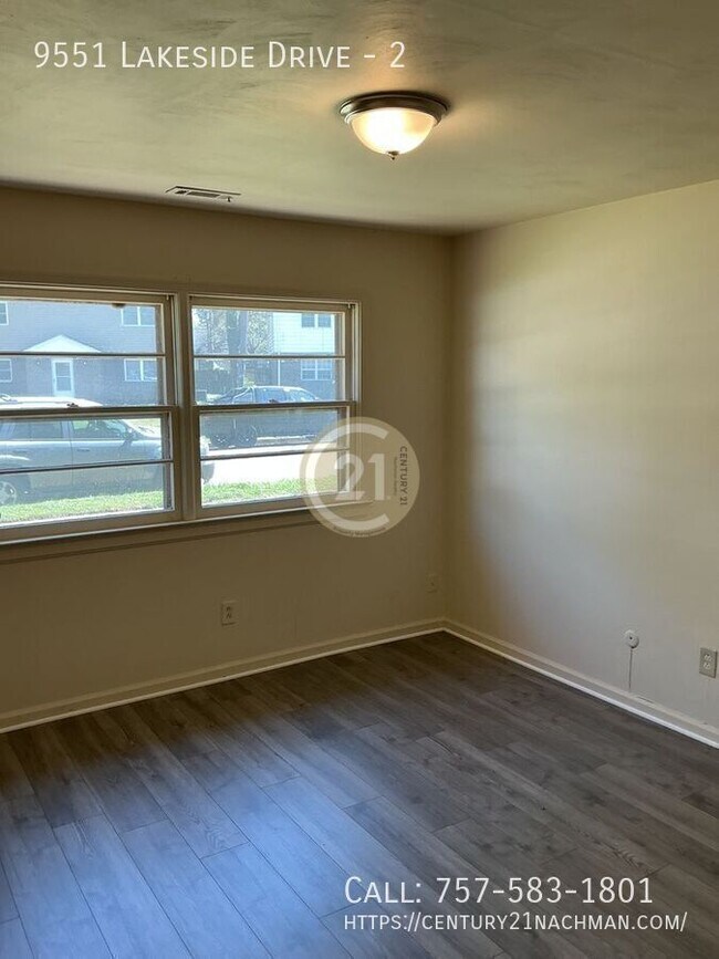 Building Photo - 9551 Lakeside Dr