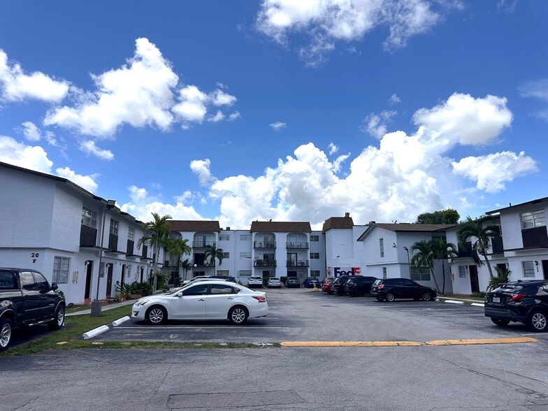 Building Photo - 10850 W Flagler St