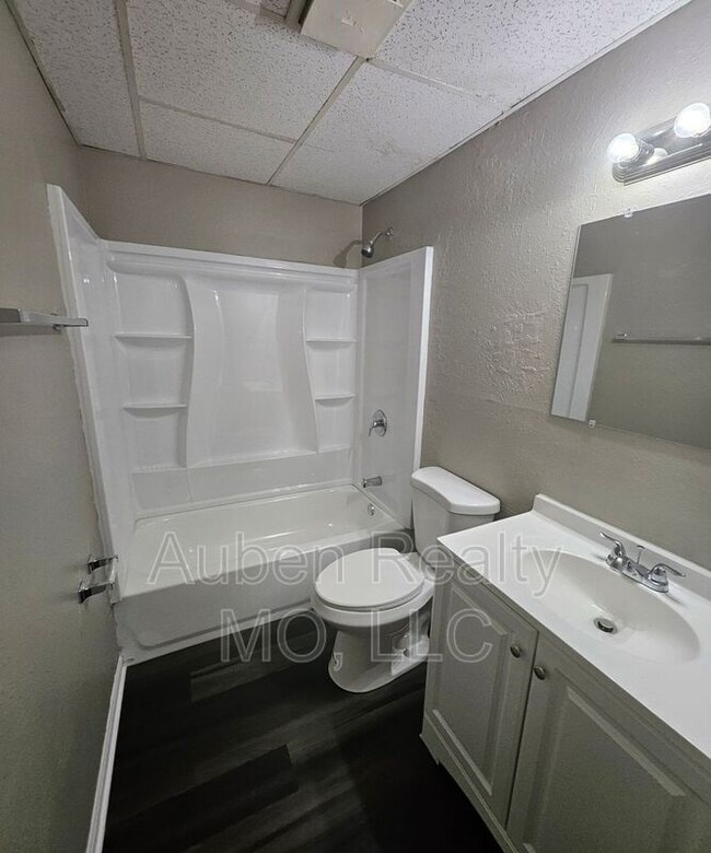 Building Photo - 11757 Wood Oak Ave