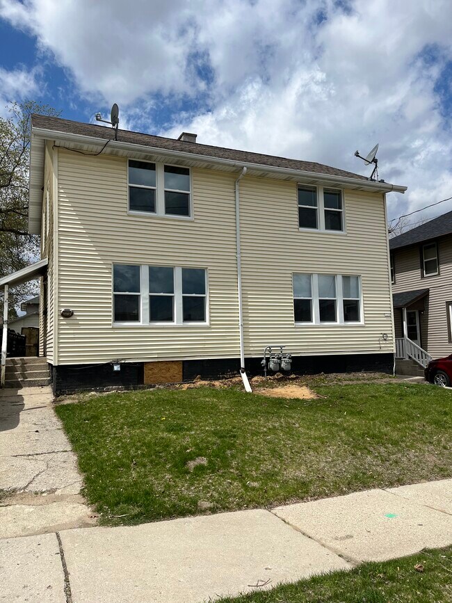 Building Photo - 1210 S 17th St