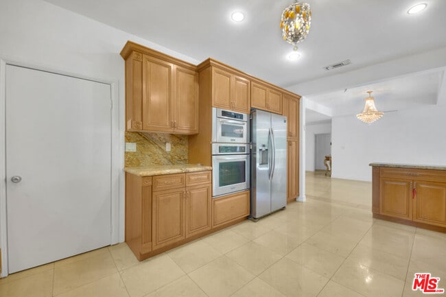 Building Photo - 11717 Chenault St