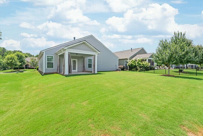 Building Photo - 3 Bedroom Home in Belmont!