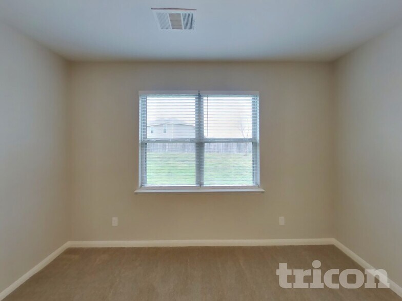 Building Photo - 211 Kennedy Dr