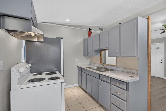 Building Photo - 255 Woodside Dr