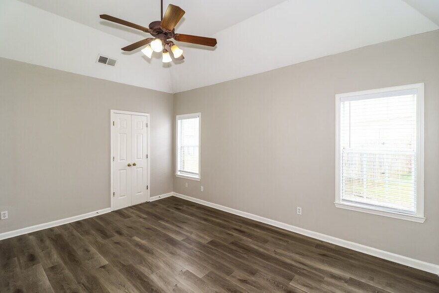 Building Photo - 1605 S Frence Creek Cove