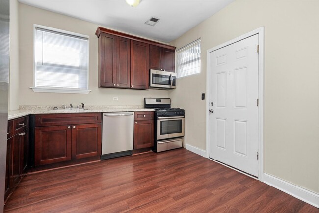 Building Photo - 6136 S Eberhart Ave