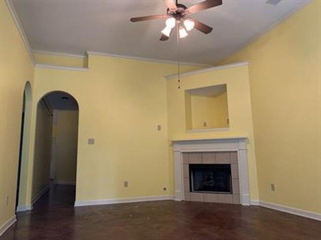 Building Photo - Charming 3-Bedroom Home in Collierville-Co...