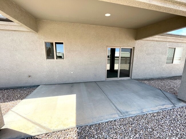 Building Photo - Beautiful 3 Bedroom Home in Southern Vistas w/ Solar!