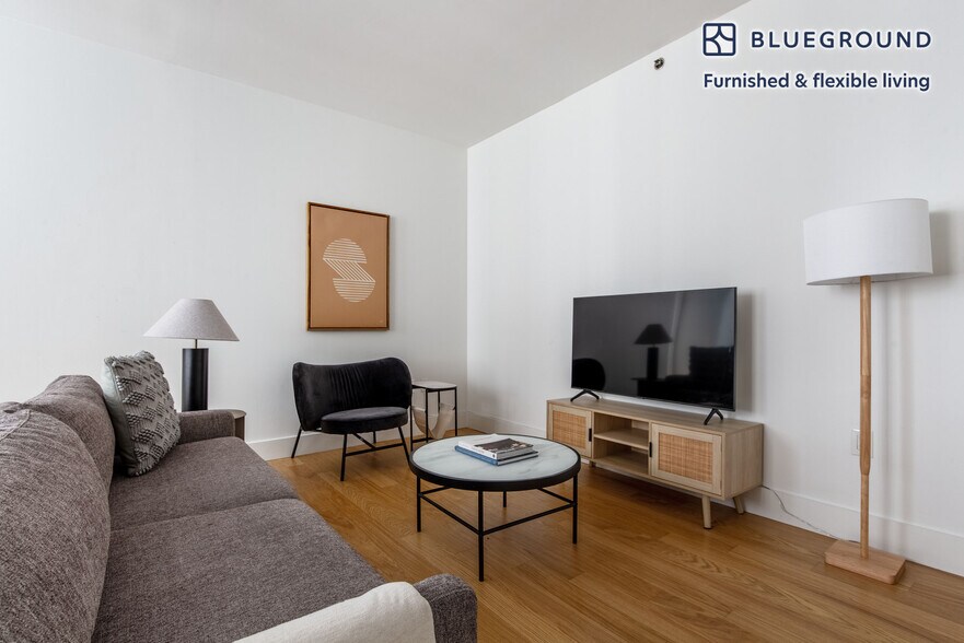 Building Photo - 63 Wall St