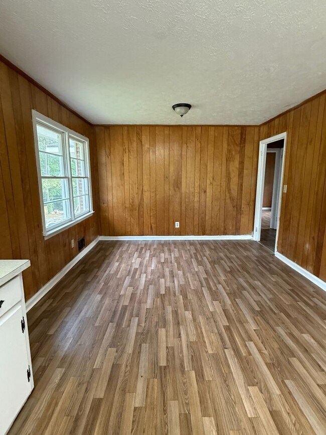 Building Photo - 8195-8195 Spillers Dr SW