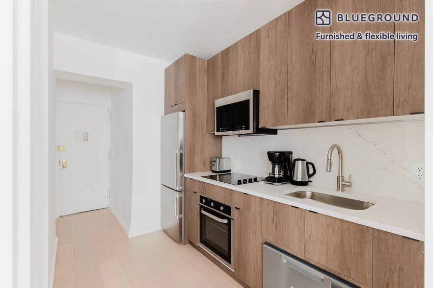 Building Photo - 246 E 53rd St