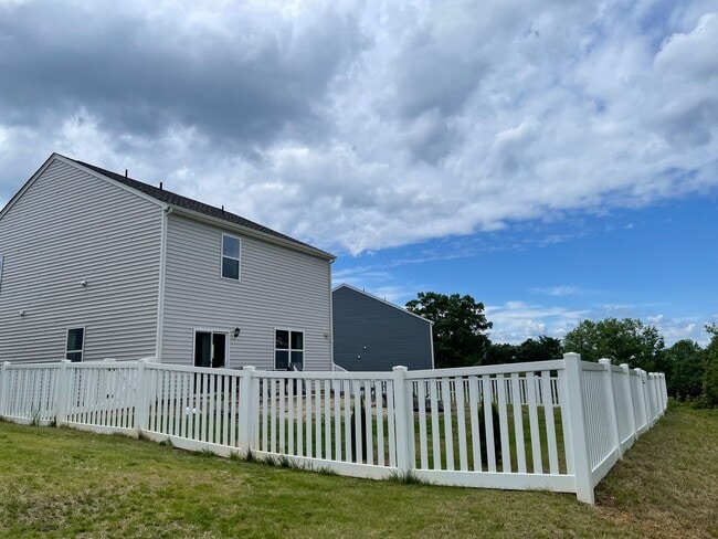 Building Photo - 1121 37th Ave Lane NE
