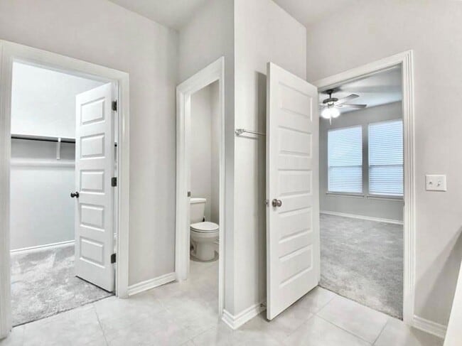 Building Photo - 816 Alta Wy