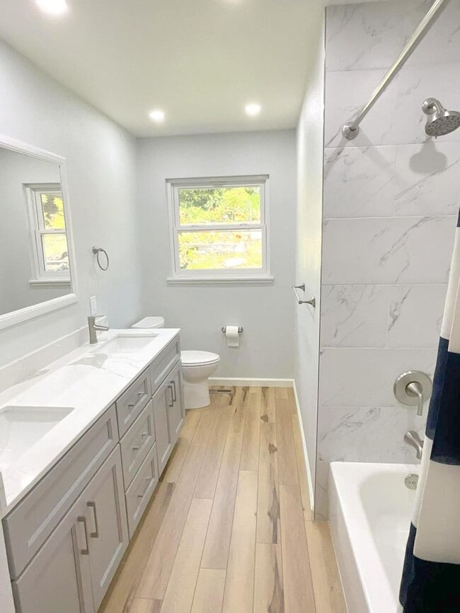 Building Photo - TOP LOCATION & TOP SCHOOLS ! Remodeled SAR...