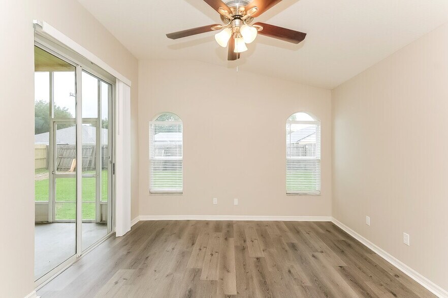 Building Photo - 1464 Lake Shore Ranch Dr