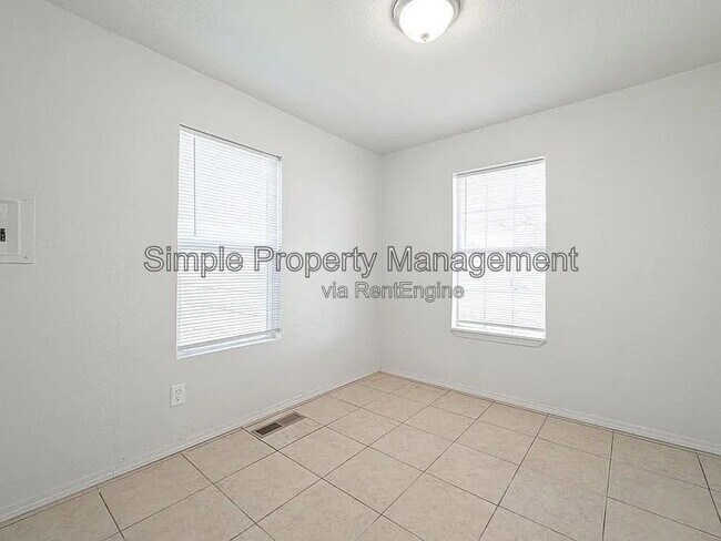 Building Photo - 605 NW 113th St