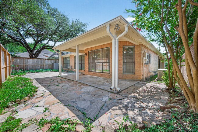 Building Photo - 4132 Deerfield Village Dr