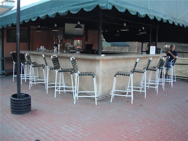 Building Photo - 660 Tennis Club Dr