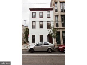 Building Photo - 407 S 11th St